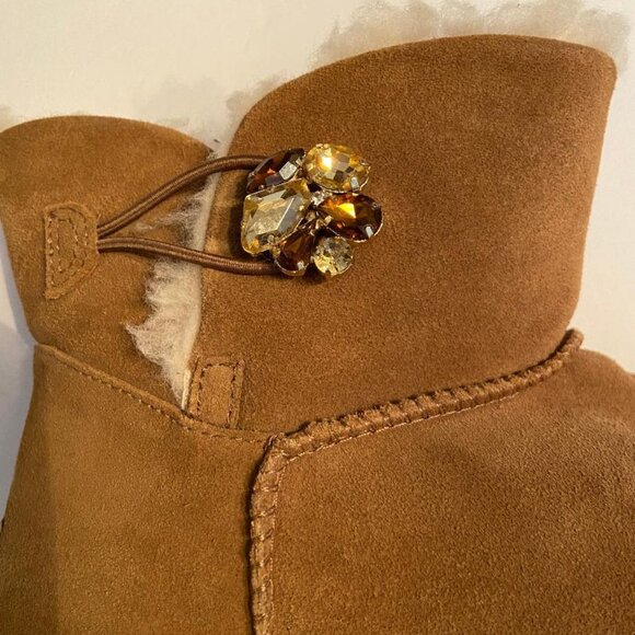 UGG MINI BAILEY BUTTON GEM CHESTNUT, Size 10 - Picture 7 of 10